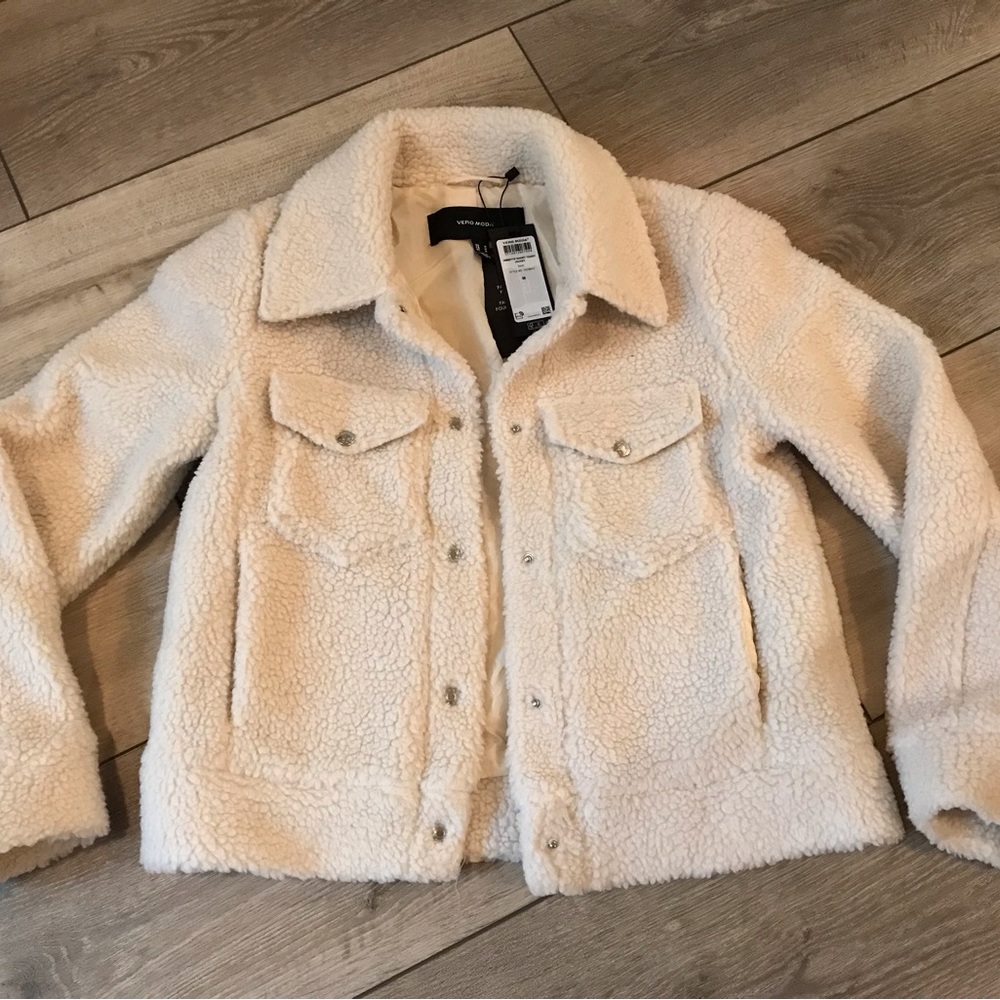 Vero Moda Short Teddy Jacket Size M NWT